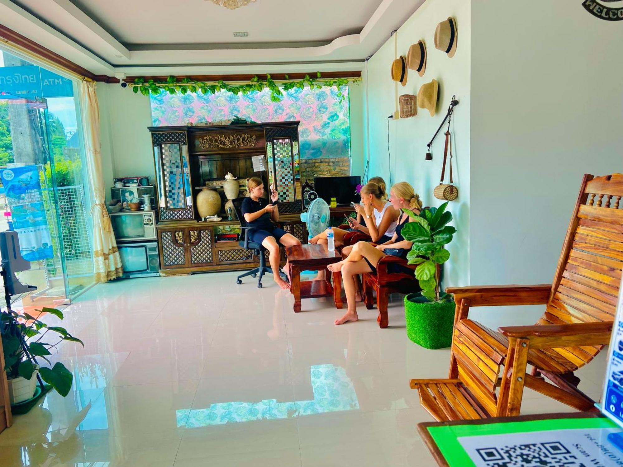 Lanta Grand House Hotel Koh Lanta Exterior photo